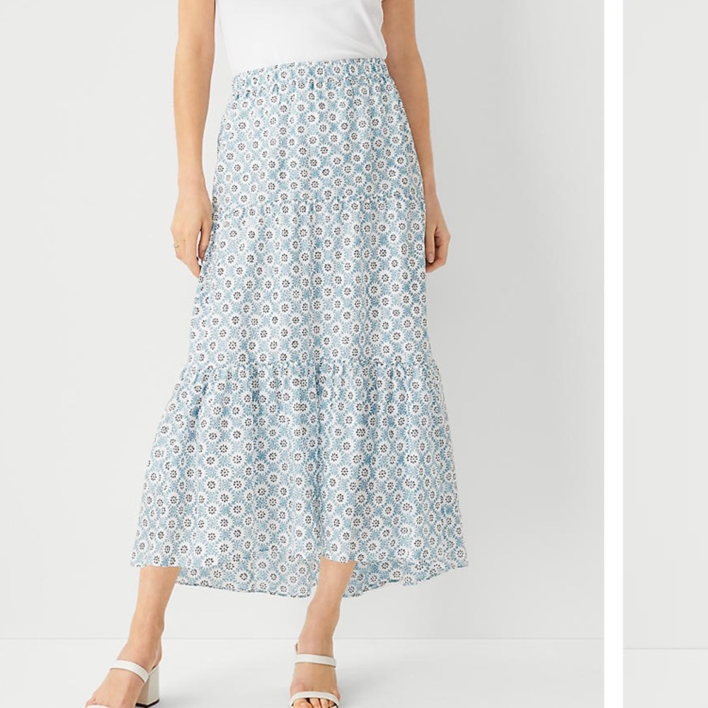 New: Ann Taylor Tiered Full Skirt. Size Large